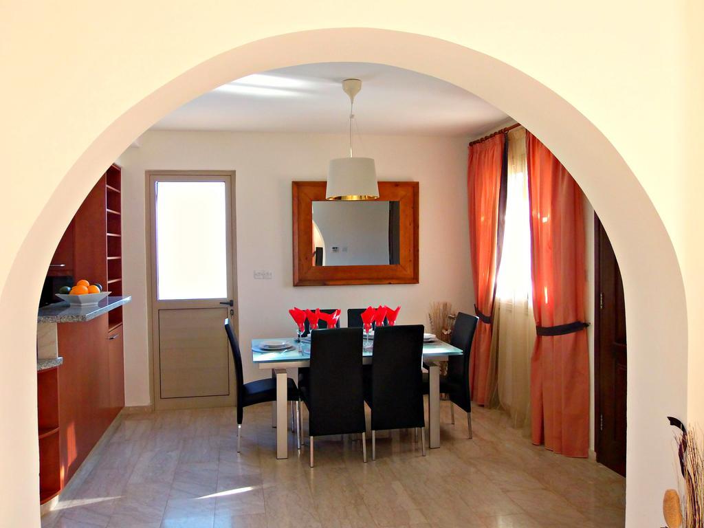 Polis Villa Lalianda Sandy Beach Villas - Private Pool - Jacuzzi - Private Beach Area מראה חיצוני תמונה